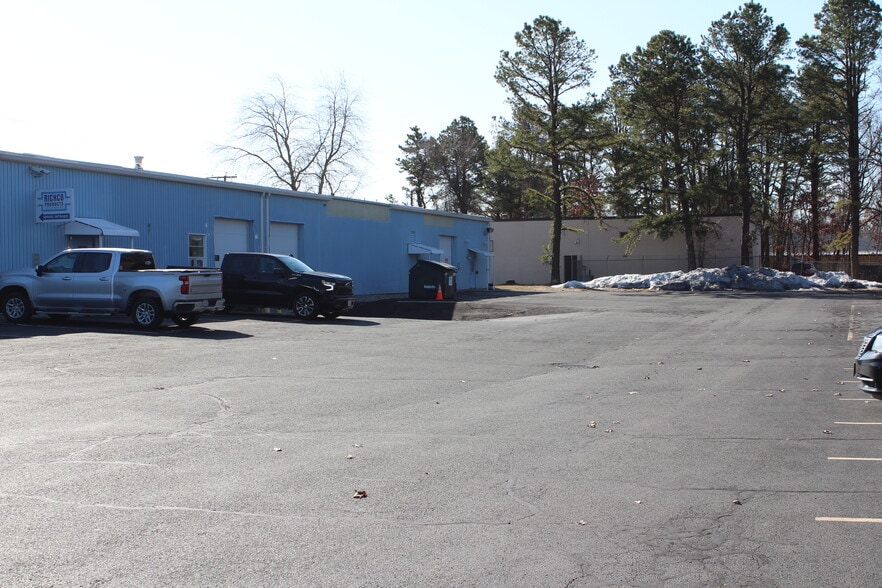 237 Memorial Dr, Springfield, MA for lease - Building Photo - Image 2 of 3