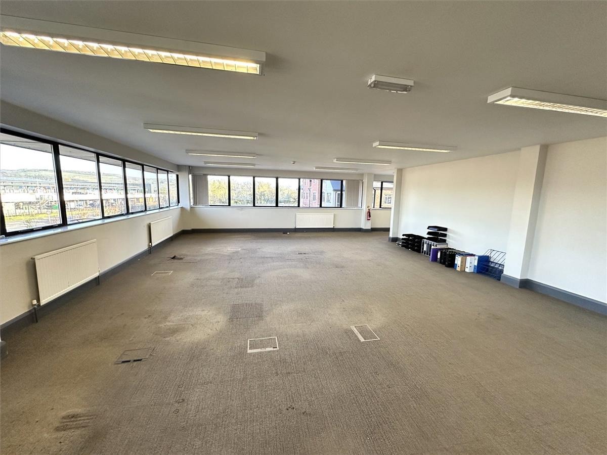 Pixash Ln, Keynsham for lease Interior Photo- Image 1 of 8