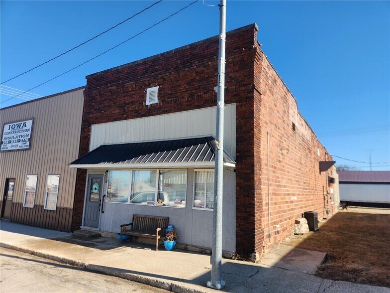 318 Locust St NE, Blairstown, IA à vendre - Photo du bâtiment - Image 2 de 20