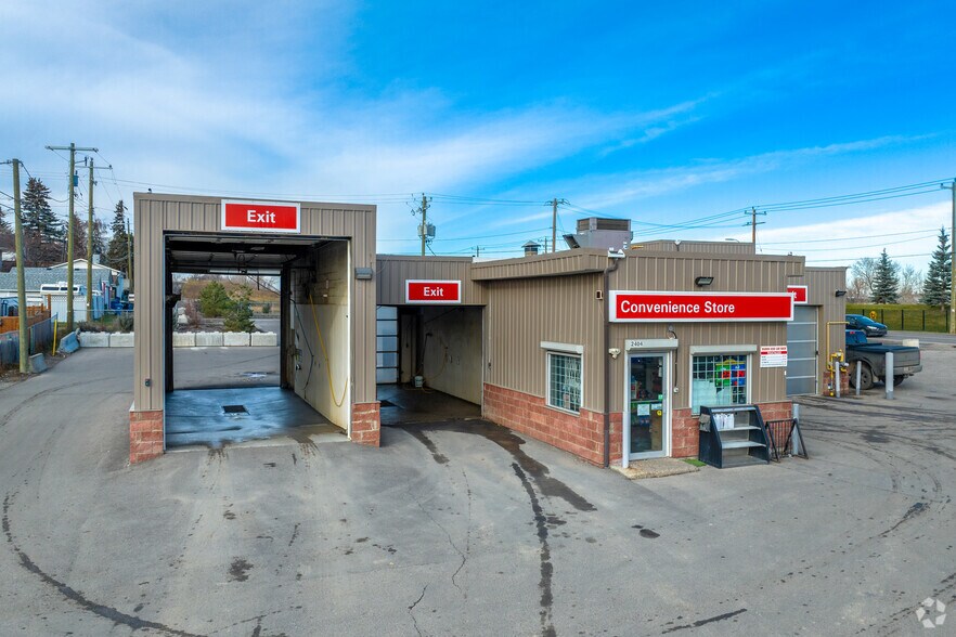 2404 68th Ave SE, Calgary, AB à vendre - Photo du bâtiment - Image 1 de 6