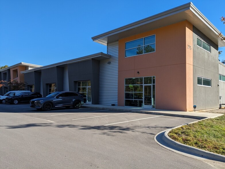 193 Callies Haven Way, Moncure, NC for lease - Primary Photo - Image 1 of 7