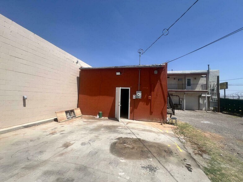 9523 Dyer St, El Paso, TX à louer - Photo du bâtiment - Image 2 de 6