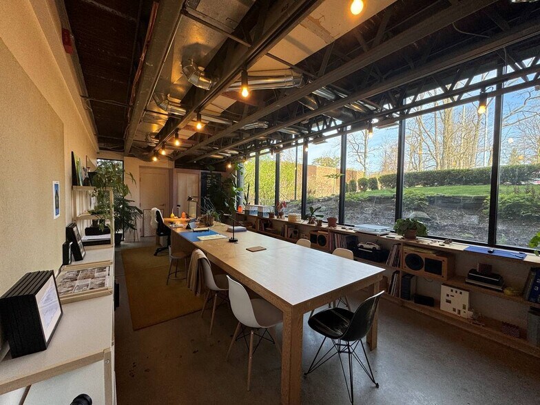 1145 W Long Lake Rd, Bloomfield Hills, MI à louer - Photo du bâtiment - Image 3 de 7