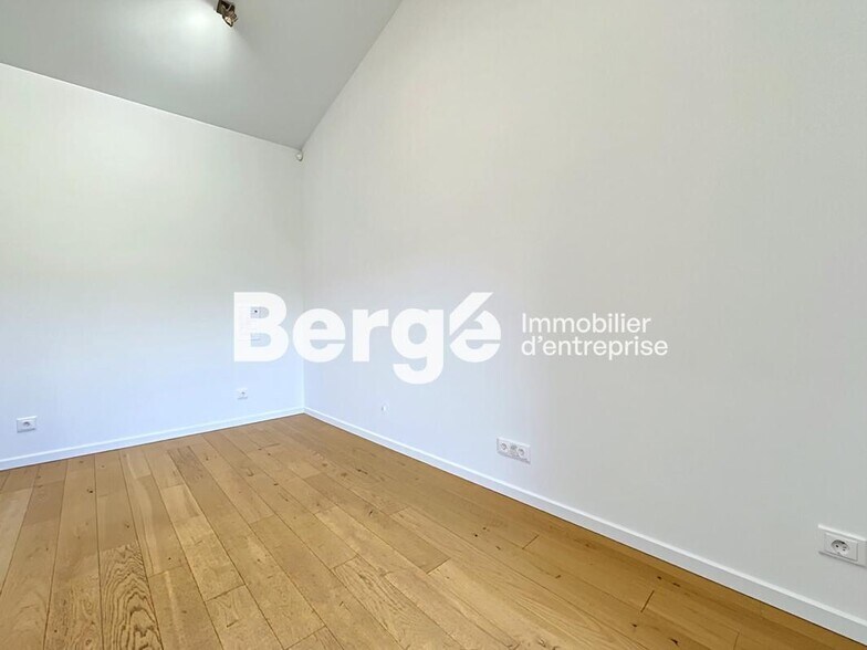 Retail in Mougins for sale - Building Photo - Image 3 of 12