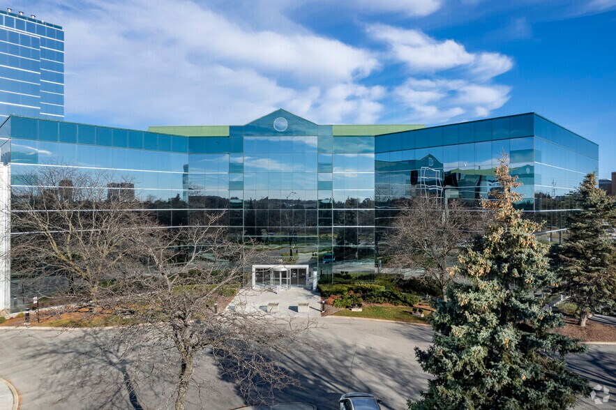 90 Matheson Blvd W, Mississauga, ON à louer - Photo du bâtiment - Image 3 de 8