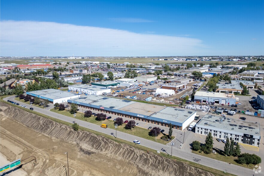 4402-4434 10th St NE, Calgary, AB à louer - Aérien - Image 3 de 5