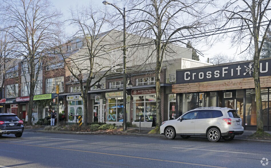 2958 W Broadway, Vancouver, BC à vendre - Photo principale - Image 1 de 9