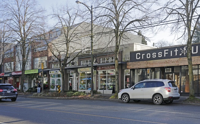 Plus de détails pour 2958 W Broadway, Vancouver, BC - Commerce de détail à vendre