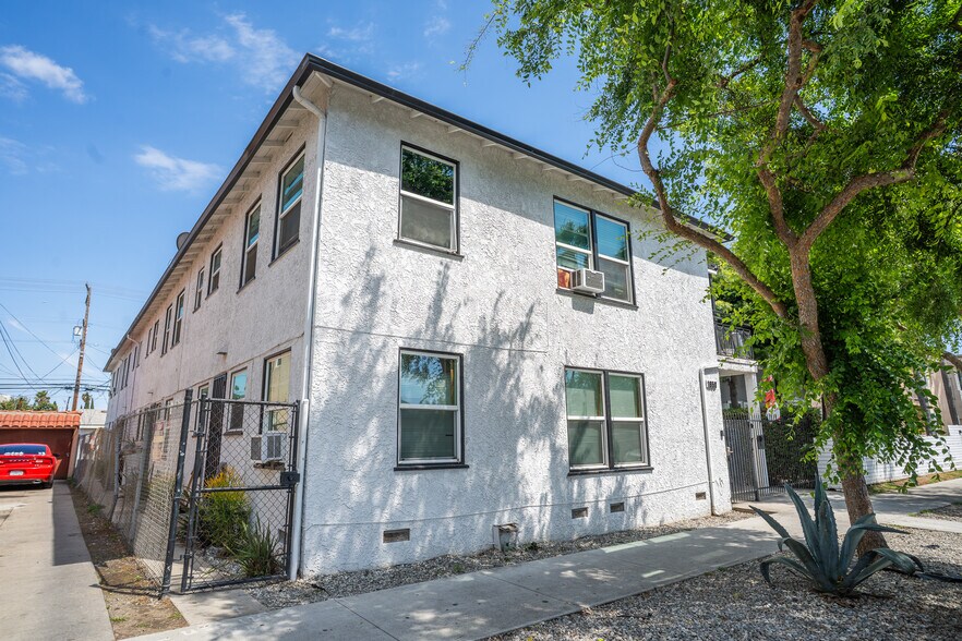 1958 Pine Ave, Long Beach, CA à vendre - Photo du bâtiment - Image 2 de 15