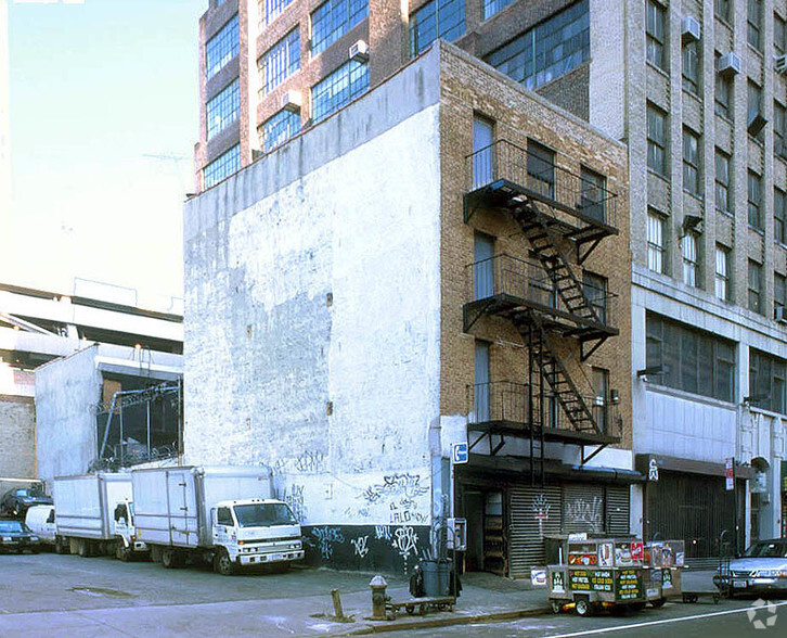 335 W 39th St, New York, NY à vendre - Photo principale - Image 1 de 1