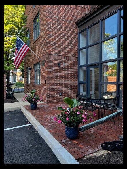 403 N Henry St, Alexandria, VA à vendre - Photo du bâtiment - Image 2 de 30