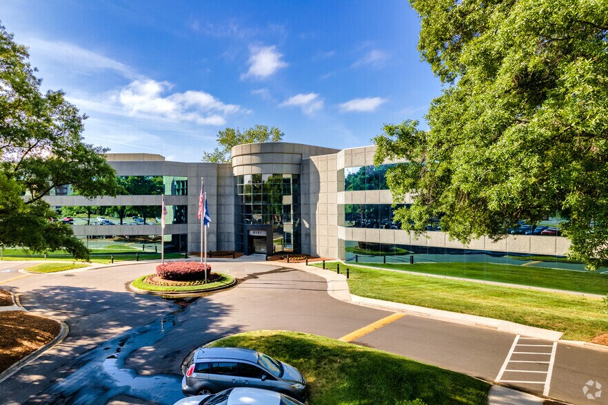 9101 Southern Pine Blvd, Charlotte, NC à louer - Photo du bâtiment - Image 2 de 6