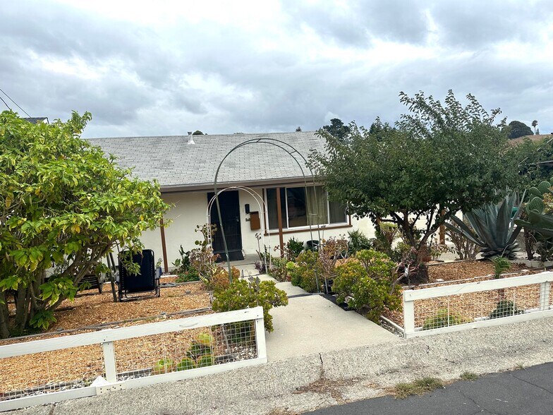 1092 Mitchell Way, El Sobrante, CA à vendre - Photo du bâtiment - Image 2 de 11