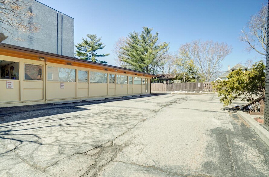 1920 Monroe St, Madison, WI à louer - Photo du bâtiment - Image 2 de 19