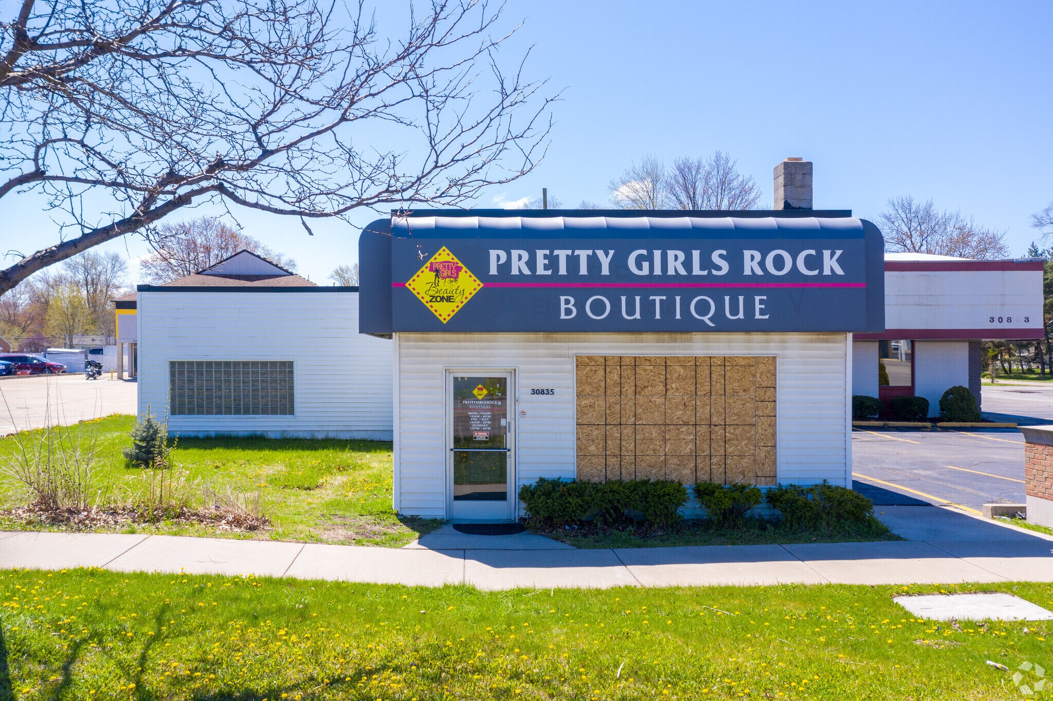 30835 Plymouth Rd, Livonia, MI à vendre Photo du bâtiment- Image 1 de 1