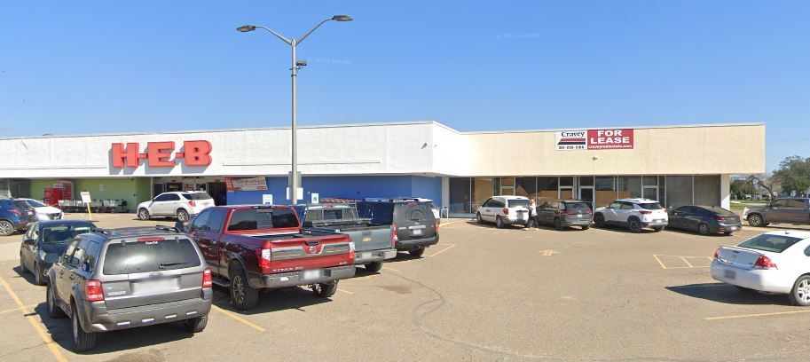 601-619 E San Patricio Ave, Mathis, TX à louer - Photo du bâtiment - Image 1 de 2