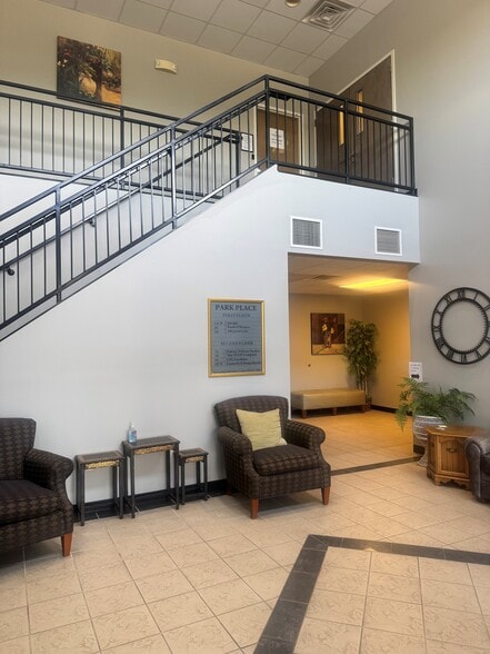 1704 E Greenville St, Anderson, SC for lease - Interior Photo - Image 3 of 5