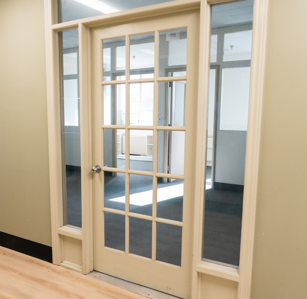 605 James St N, Hamilton, ON à louer - Hall d’entrée - Image 2 de 11