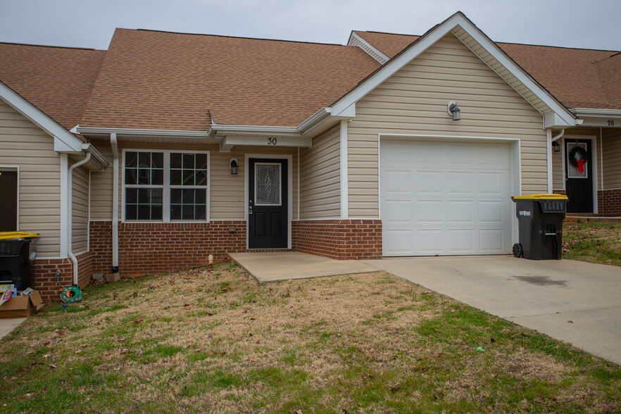 30 Hunters Valley Ln, Rocky Mount, VA à vendre - Photo principale - Image 1 de 1