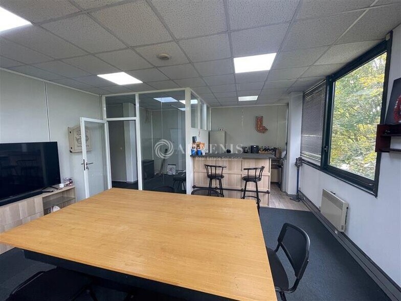 Bureau dans Créteil à louer - Photo du bâtiment - Image 2 de 8