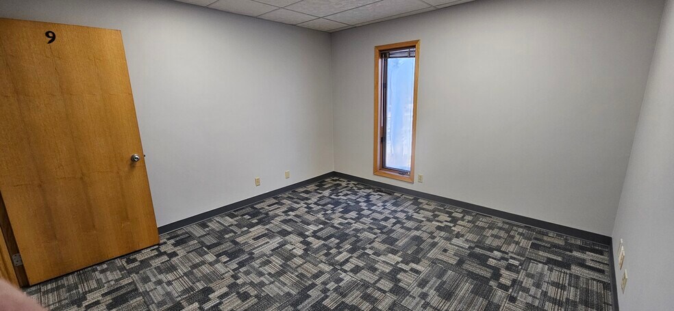 7124 Windsor Lake Pky, Loves Park, IL for lease - Building Photo - Image 3 of 4
