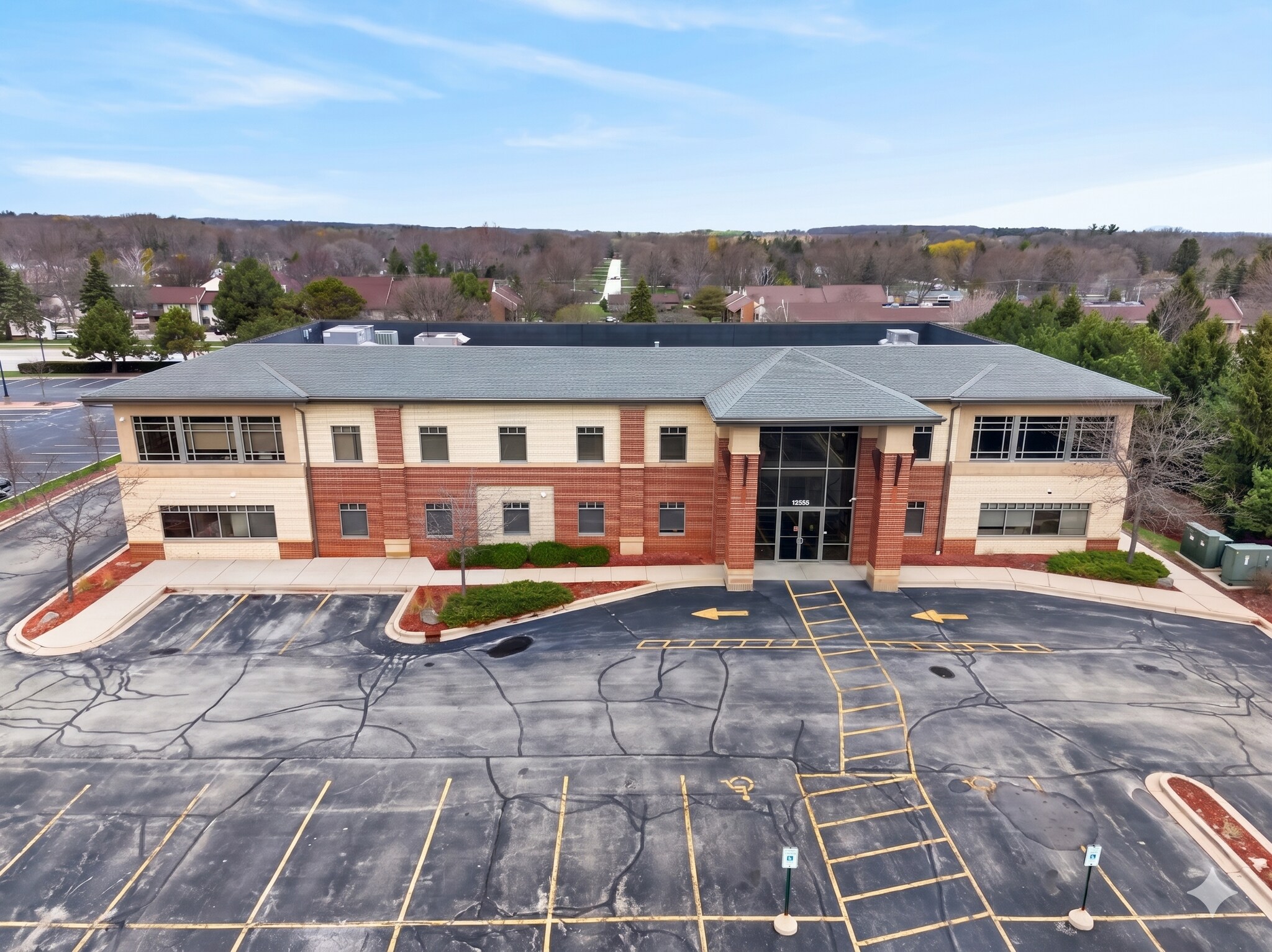 12555 W National Ave, New Berlin, WI à vendre Photo principale- Image 1 de 22