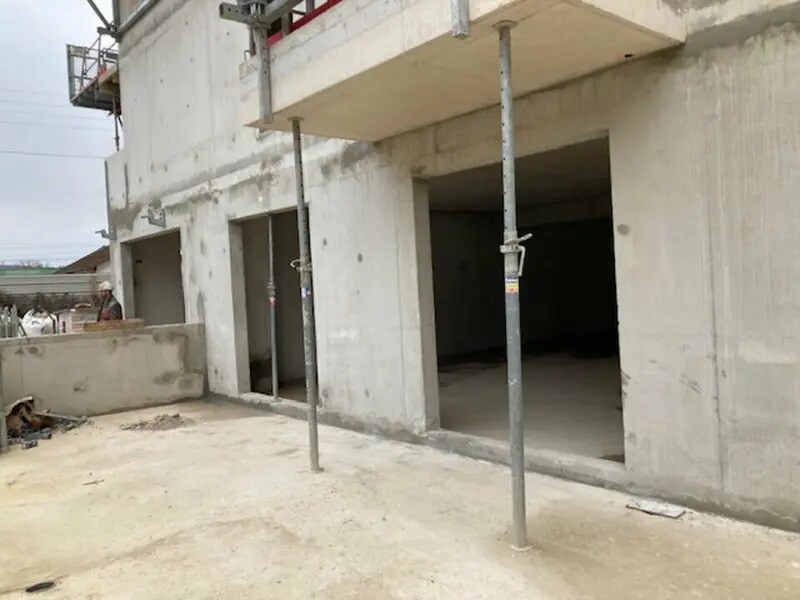 Retail in Morsang-sur-Orge for lease Construction Photo- Image 1 of 12