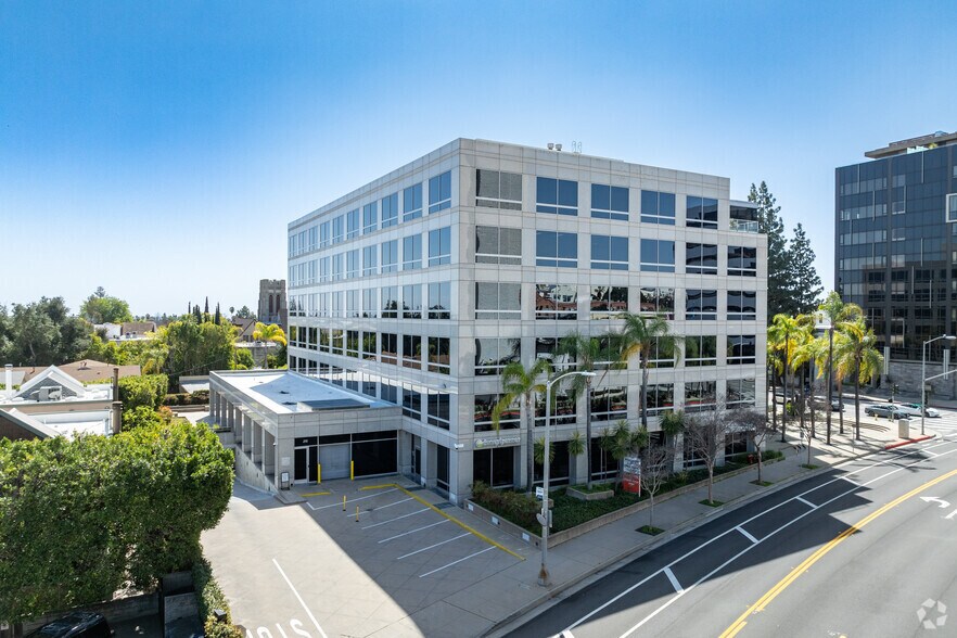 200 S Los Robles Ave, Pasadena, CA à louer - Photo du bâtiment - Image 2 de 22
