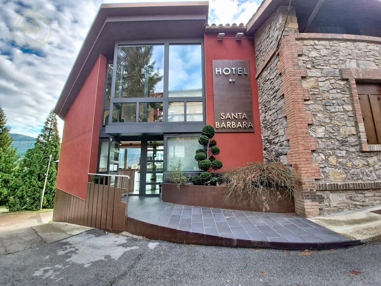 Carrer Economat, 4, Cercs, Barcelona for sale - Building Photo - Image 2 of 43