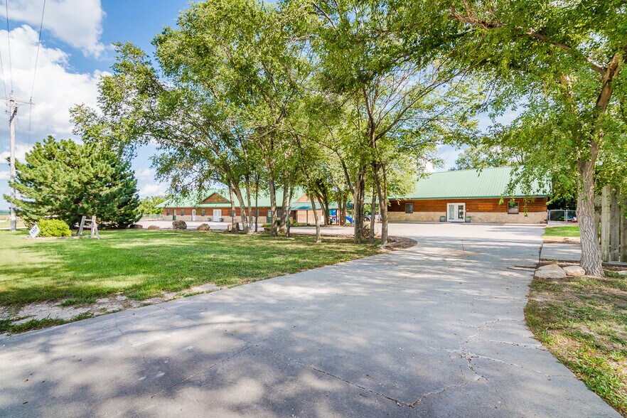 17656 Old Post Rd, Wamego, KS à vendre - Photo du bâtiment - Image 3 de 23