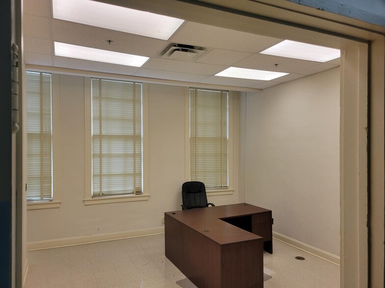 1087 Alice Ave, Memphis, TN for sale - Interior Photo - Image 3 of 5