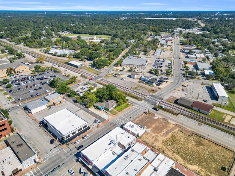 103 W Philips St portefeuille de 5 propriétés à vendre sur LoopNet.ca - Photo du bâtiment - Image 3 de 8