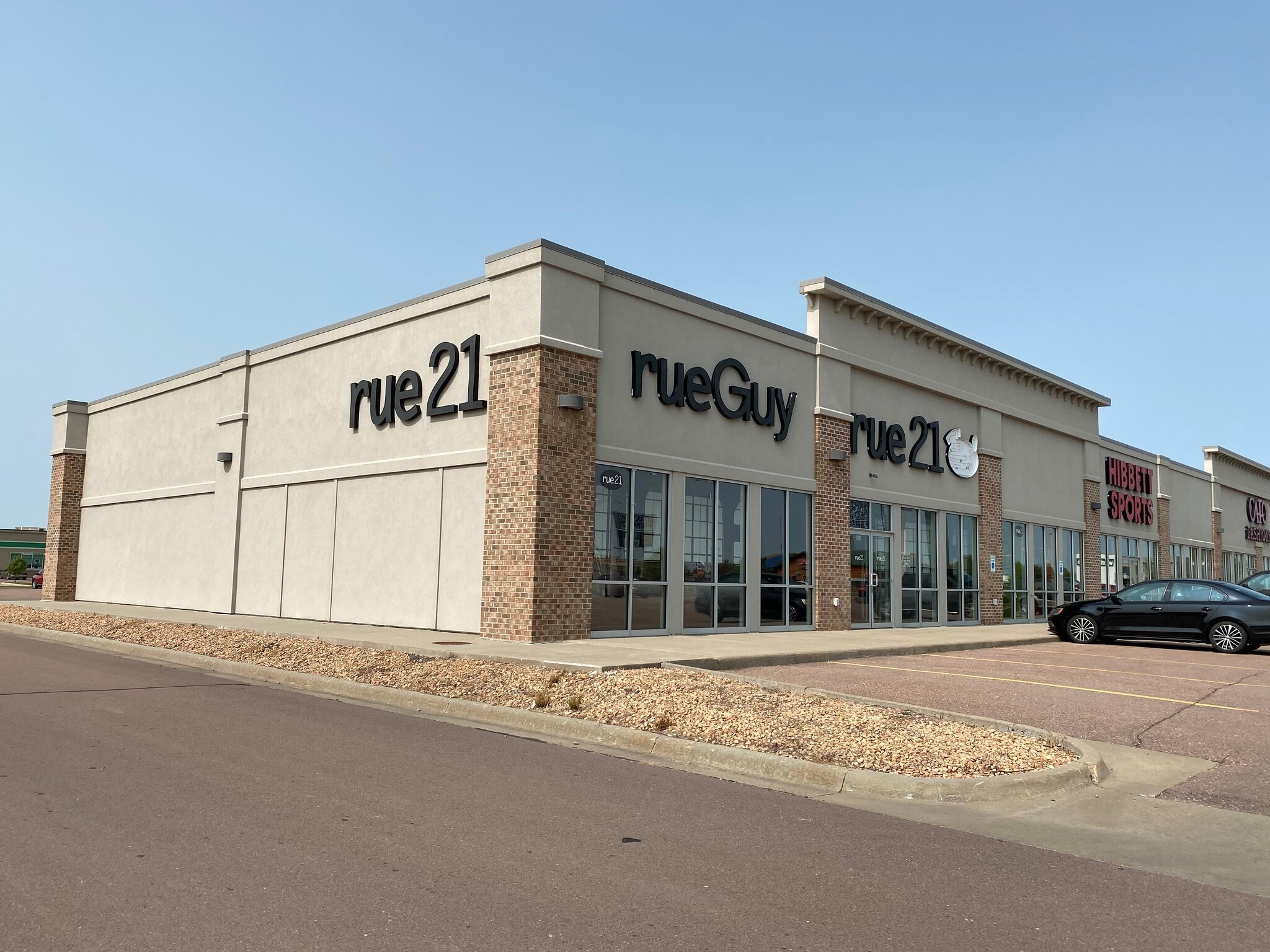 2207 S Mentzer St, Mitchell, SD for lease Interior Photo- Image 1 of 9