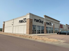 2207 S Mentzer St, Mitchell, SD for lease Interior Photo- Image 1 of 9