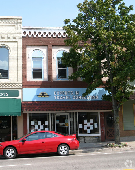 103 S Main St, Fort Atkinson, WI à vendre - Photo principale - Image 1 de 1