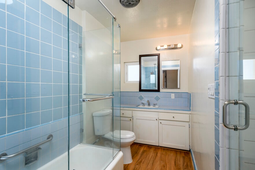 7051-7053 3rd Ave, Los Angeles, CA for sale - Interior Photo - Image 3 of 72