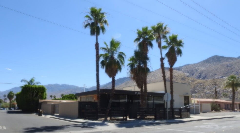 693 E Sunny Dunes Rd, Palm Springs, CA à vendre - Photo du bâtiment - Image 2 de 13