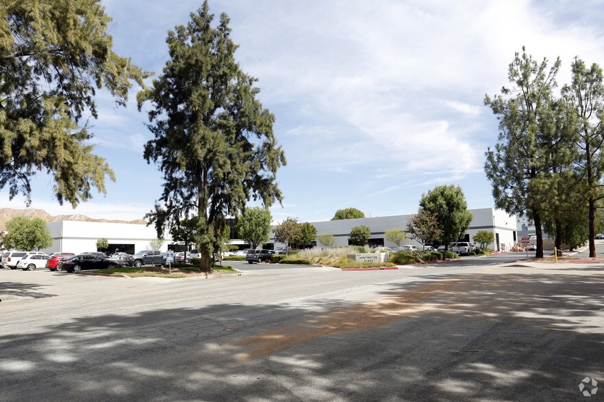 26007 Huntington Ln, Valencia, CA for lease - Building Photo - Image 2 of 3