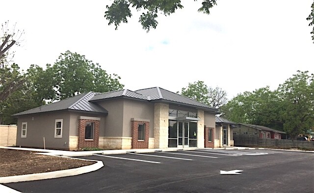 931 N Business Ih 35, New Braunfels, TX à vendre Photo du bâtiment- Image 1 de 1