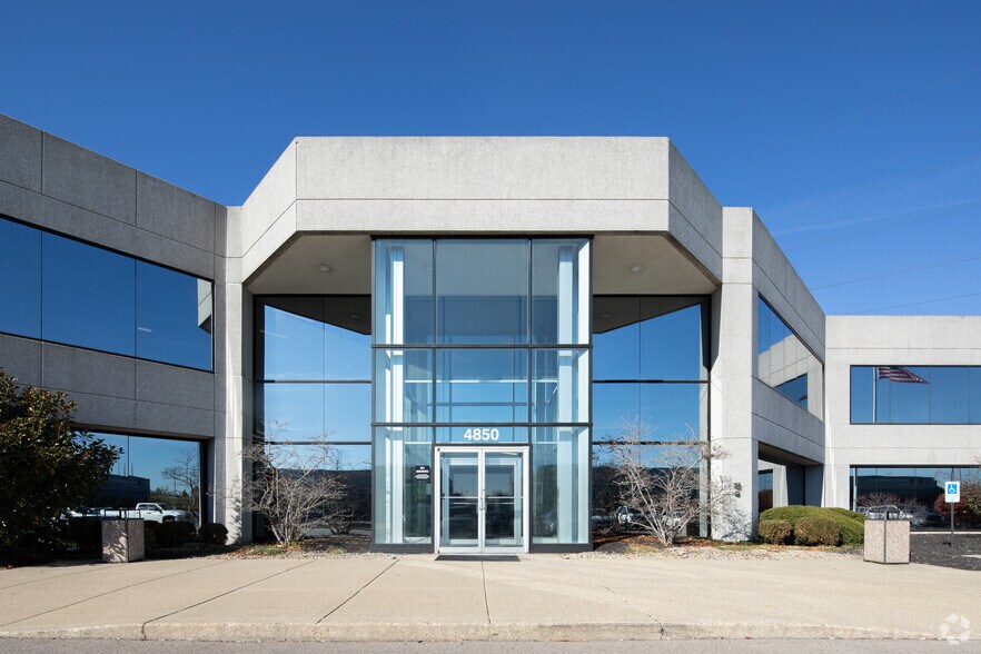 4850 Smith Rd, Norwood, OH à louer - Photo du bâtiment - Image 3 de 5