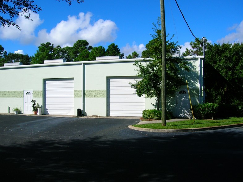 910 Jimmy Ann Dr, Daytona Beach, FL for lease - Primary Photo - Image 1 of 17