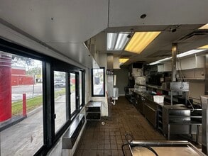 6200 9th St N, Saint Petersburg, FL à louer Photo intérieure- Image 1 de 2