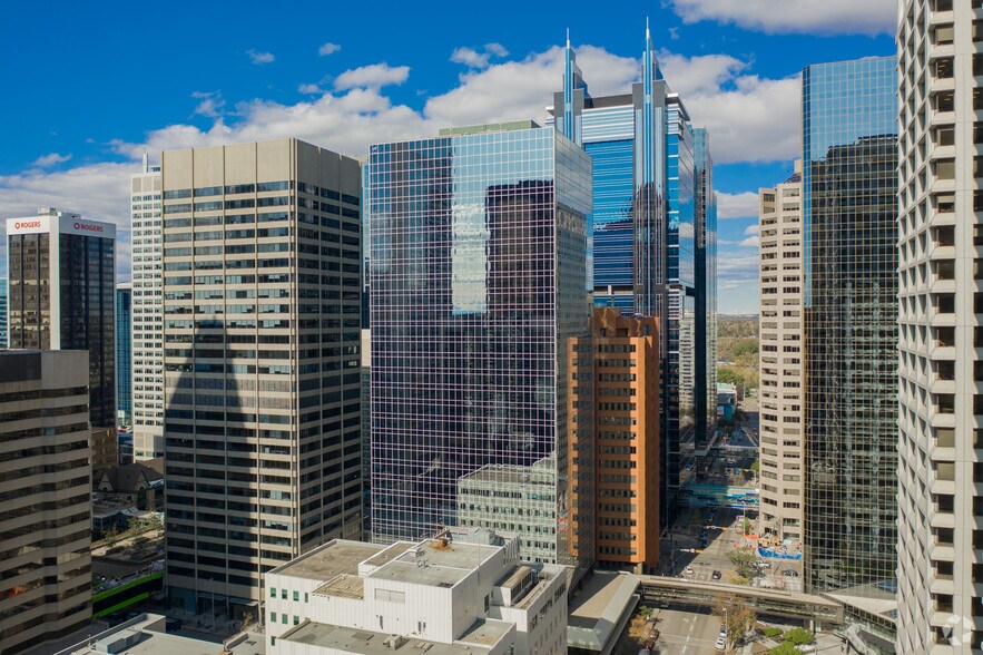 300 5th Ave SW, Calgary, AB for lease - Building Photo - Image 2 of 11