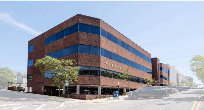 380 N Old Woodward Ave, Birmingham, MI à louer - Photo du bâtiment - Image 2 de 4