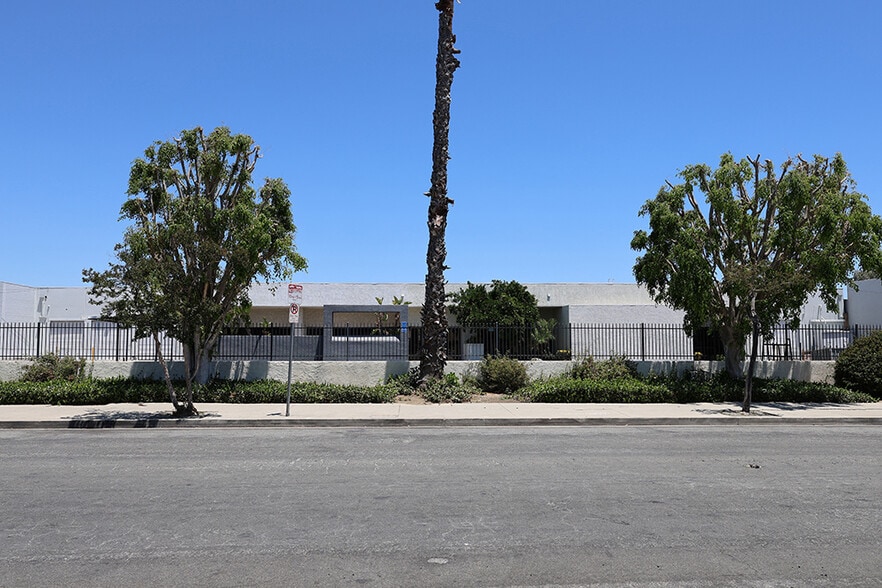 7050 Valjean Ave, Van Nuys, CA for lease - Building Photo - Image 3 of 9