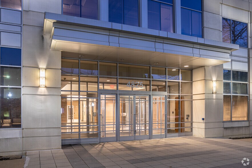 4825 Mark Center Dr, Alexandria, VA à louer - Photo du bâtiment - Image 3 de 16