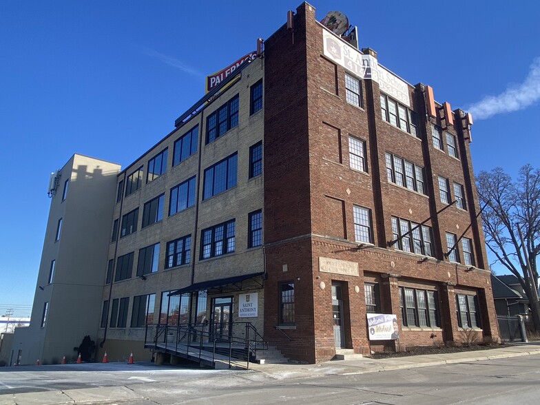 2156 S 4th St, Milwaukee, WI for lease - Building Photo - Image 1 of 4