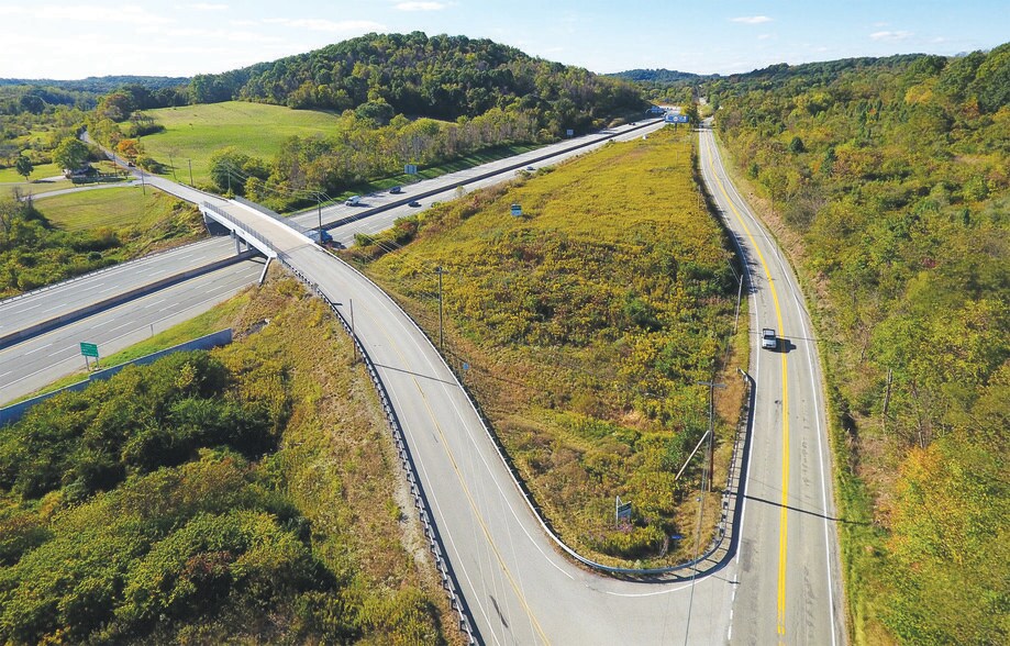 Arona Rd, New Stanton, PA à vendre - Photo du bâtiment - Image 2 de 4