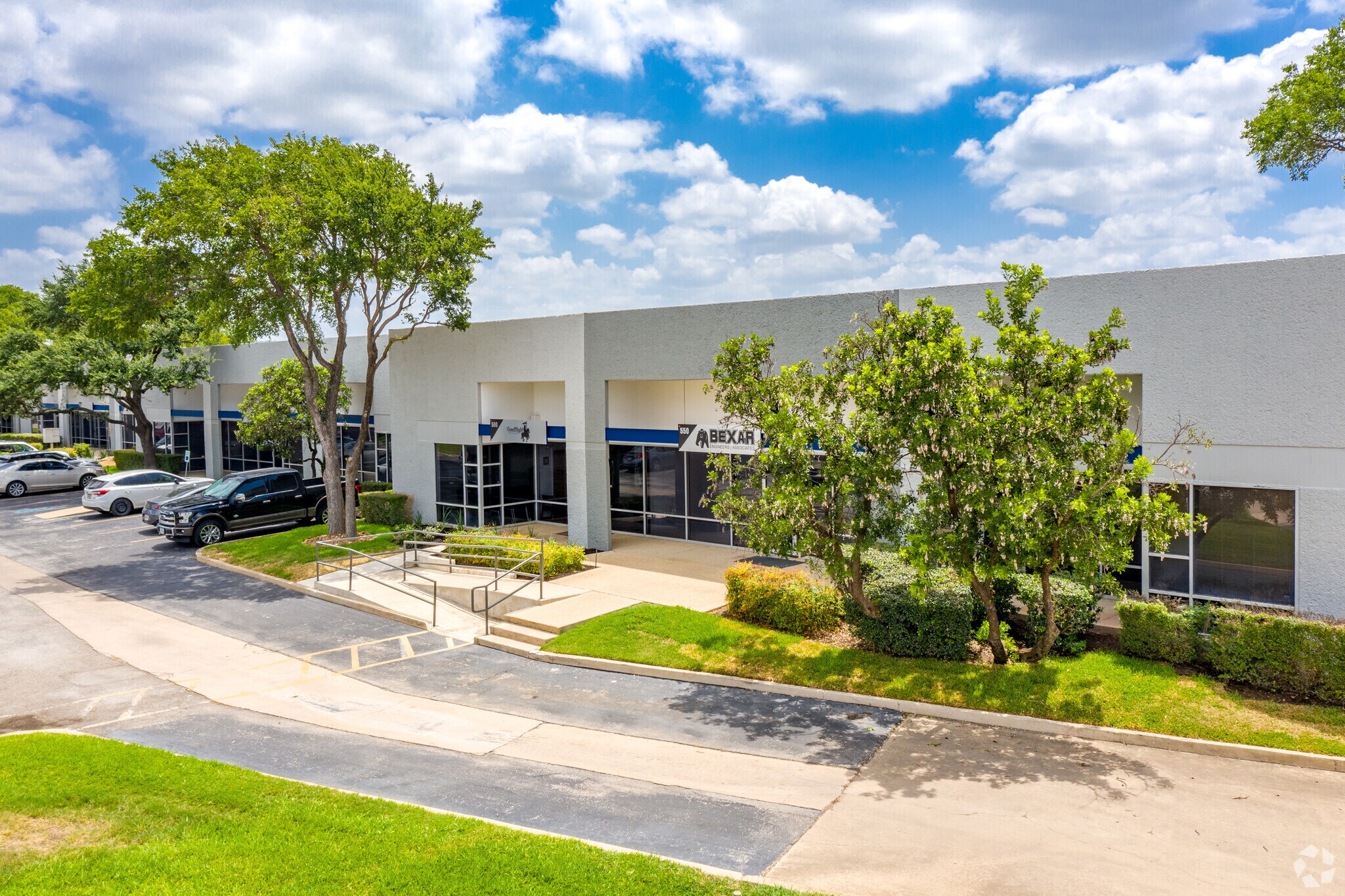 7042 Alamo Downs Pky, San Antonio, TX for lease Building Photo- Image 1 of 5