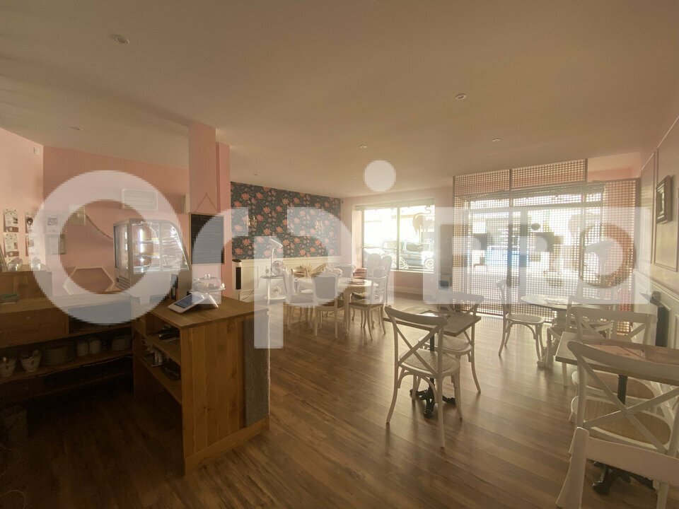 Retail in Villefranche Sur Saone for lease Building Photo- Image 1 of 11